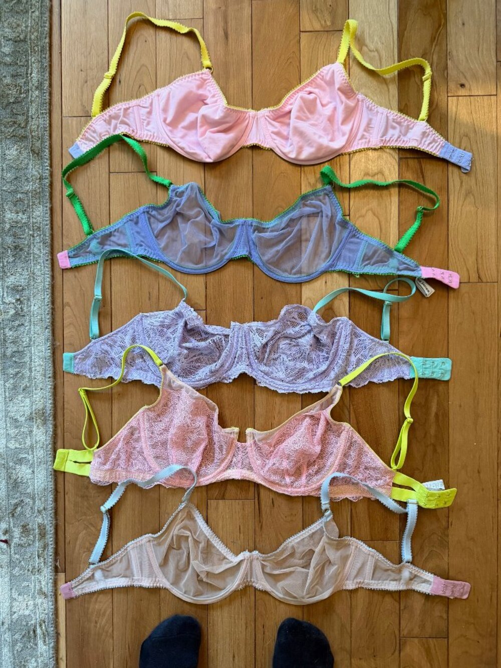 Lot of five 32F Dora Larsen bras